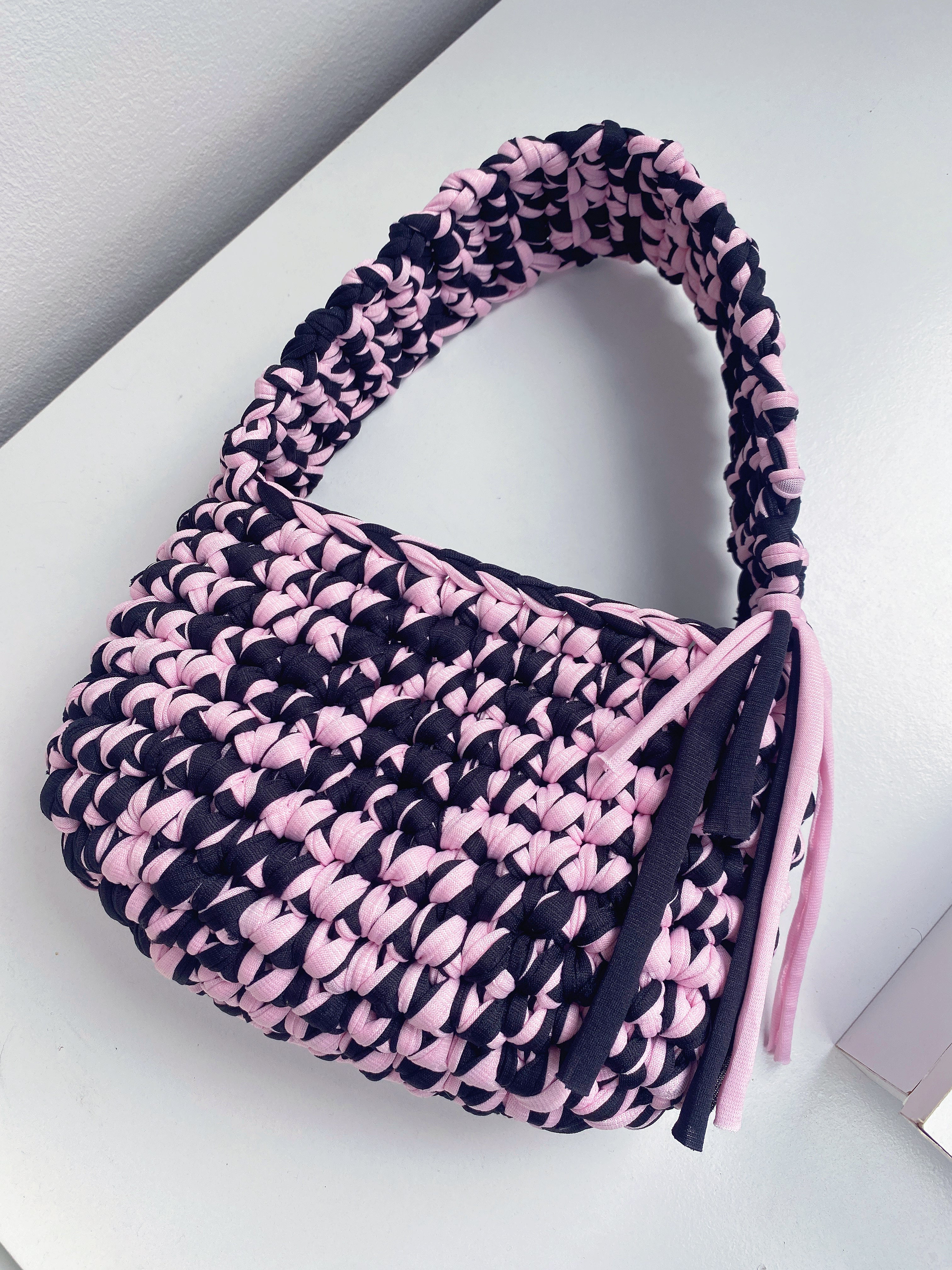 Bolsa Baguete em Fio de Malha