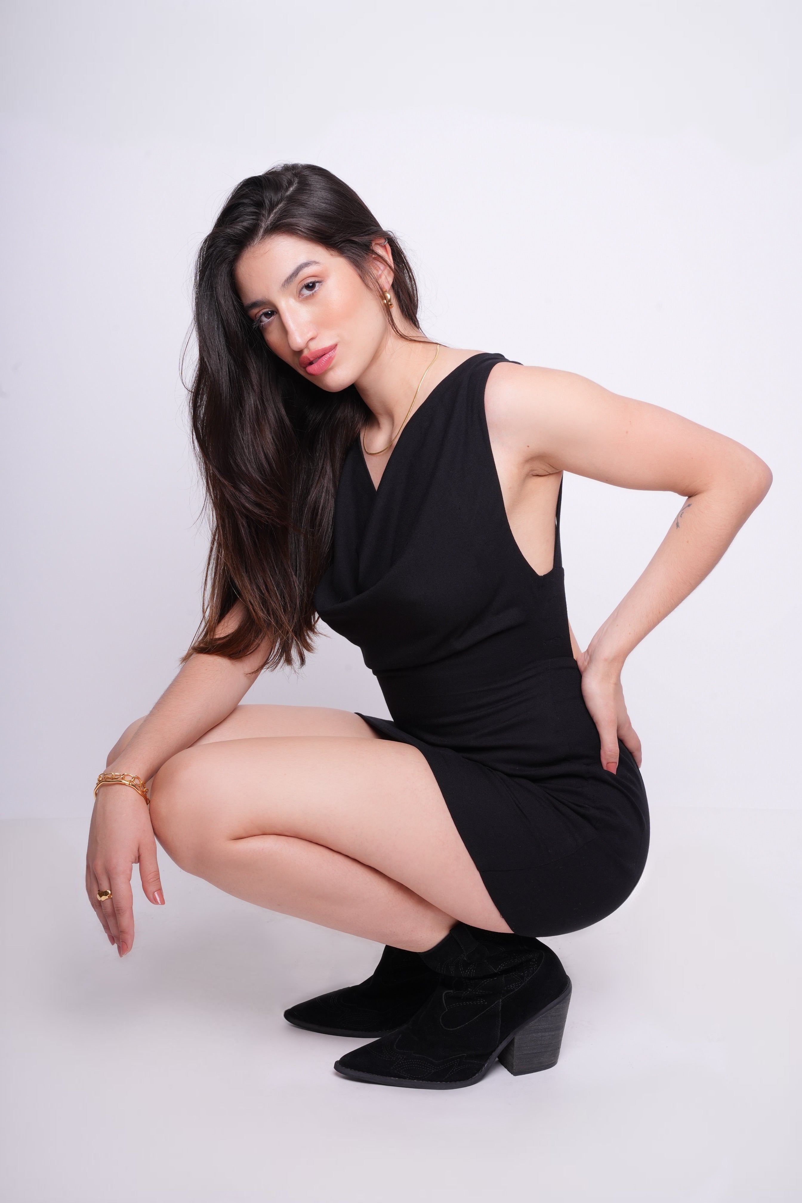 Vestido Curto com Decote Degagê