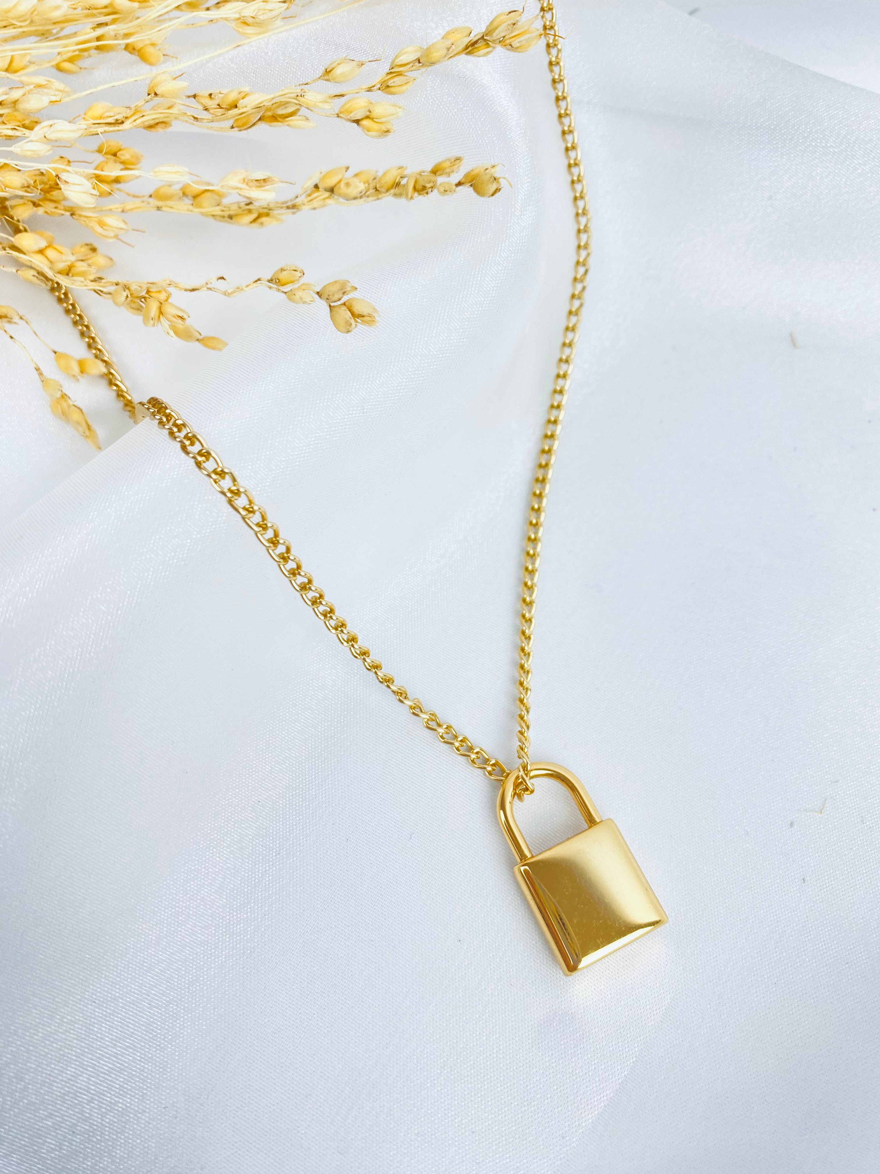 Colar Cadeado Believe