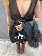 Vestido Curto Cetim com Fenda