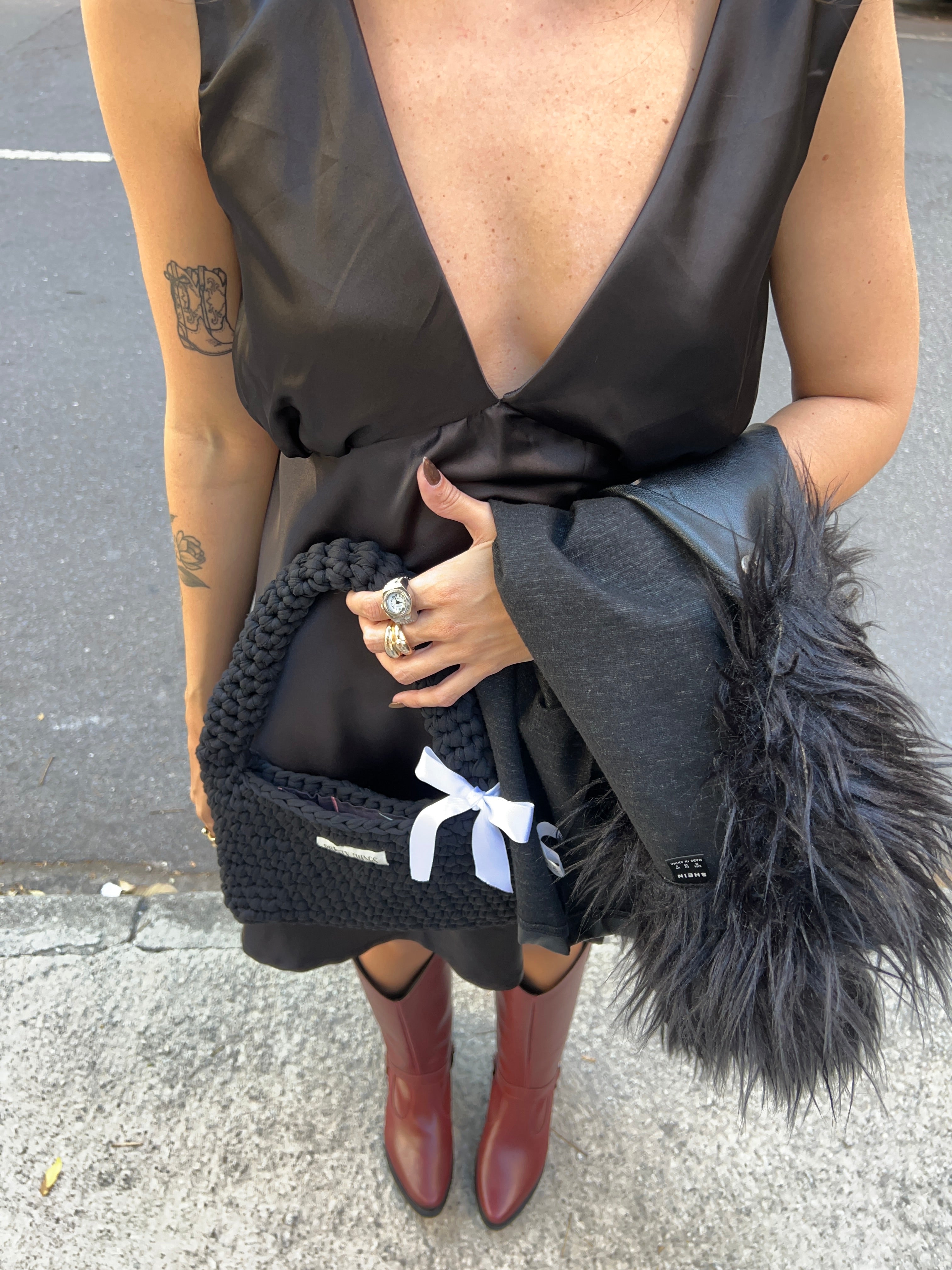 Vestido Curto Cetim com Fenda