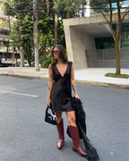 Vestido Curto Cetim com Fenda